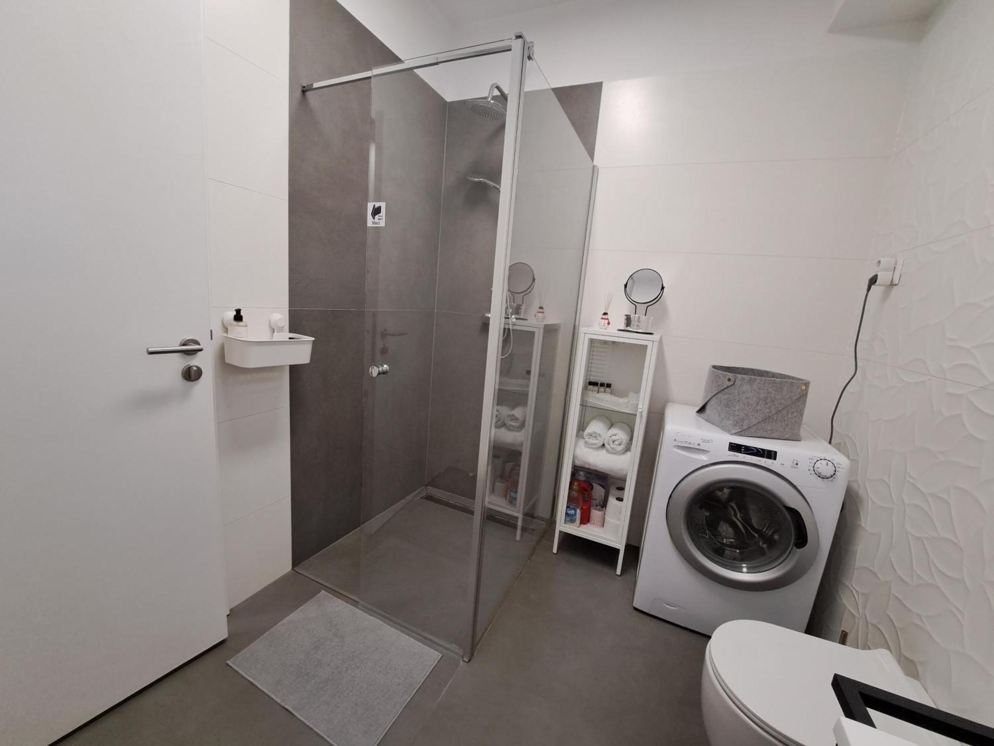 Stunning New Apartment With Free Parking Near City Centre Ljubljana Buitenkant foto